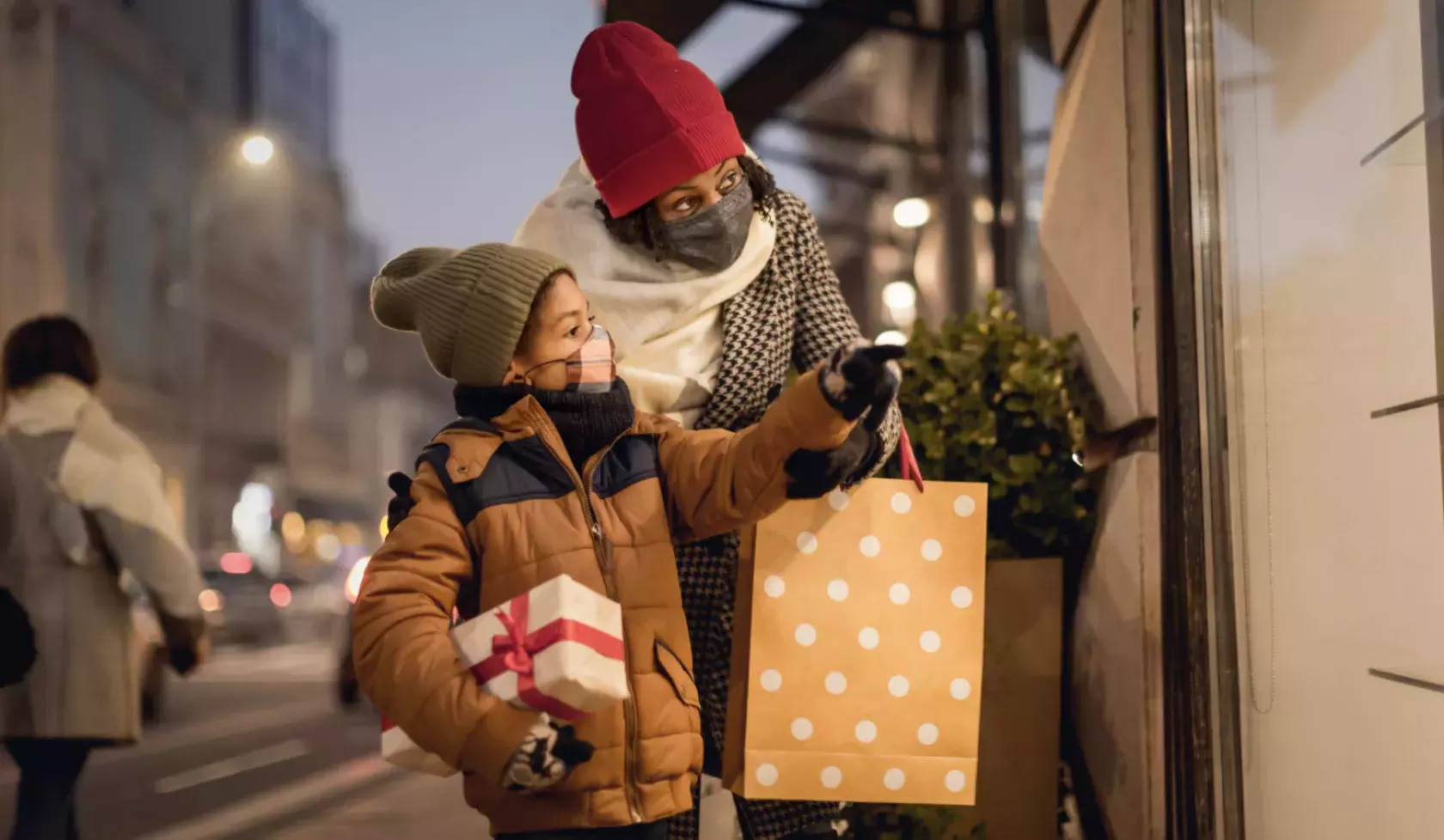 Holiday Travel and Shopping Safely during COVID pandemic